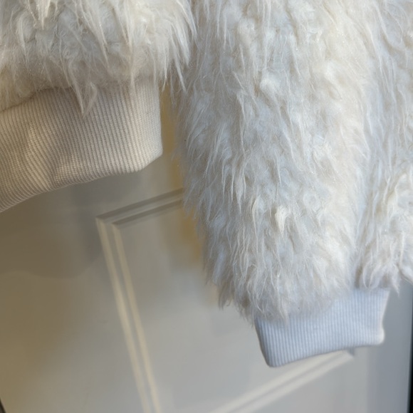 Furry jacket - Picture 4 of 5